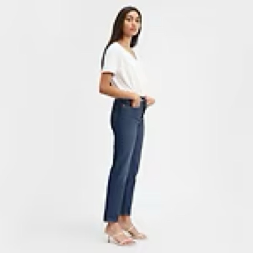 Levi’s Wedgie Icon NWT size 30 in Life’s work color
